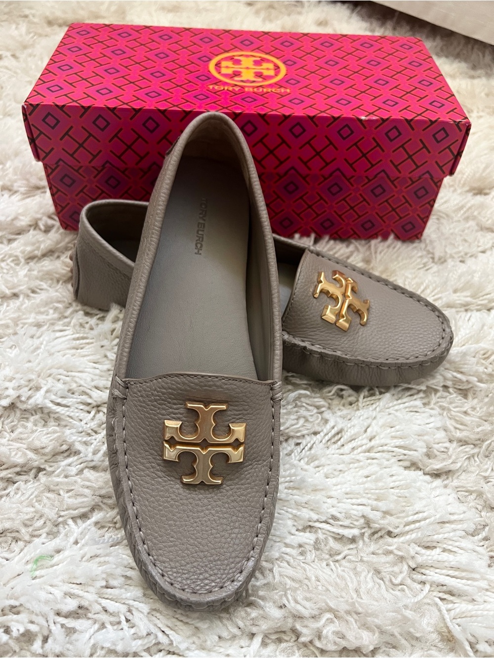 Like New— Tory Burch French Gray Leather Loafers with Gold Logo Accent Size 8